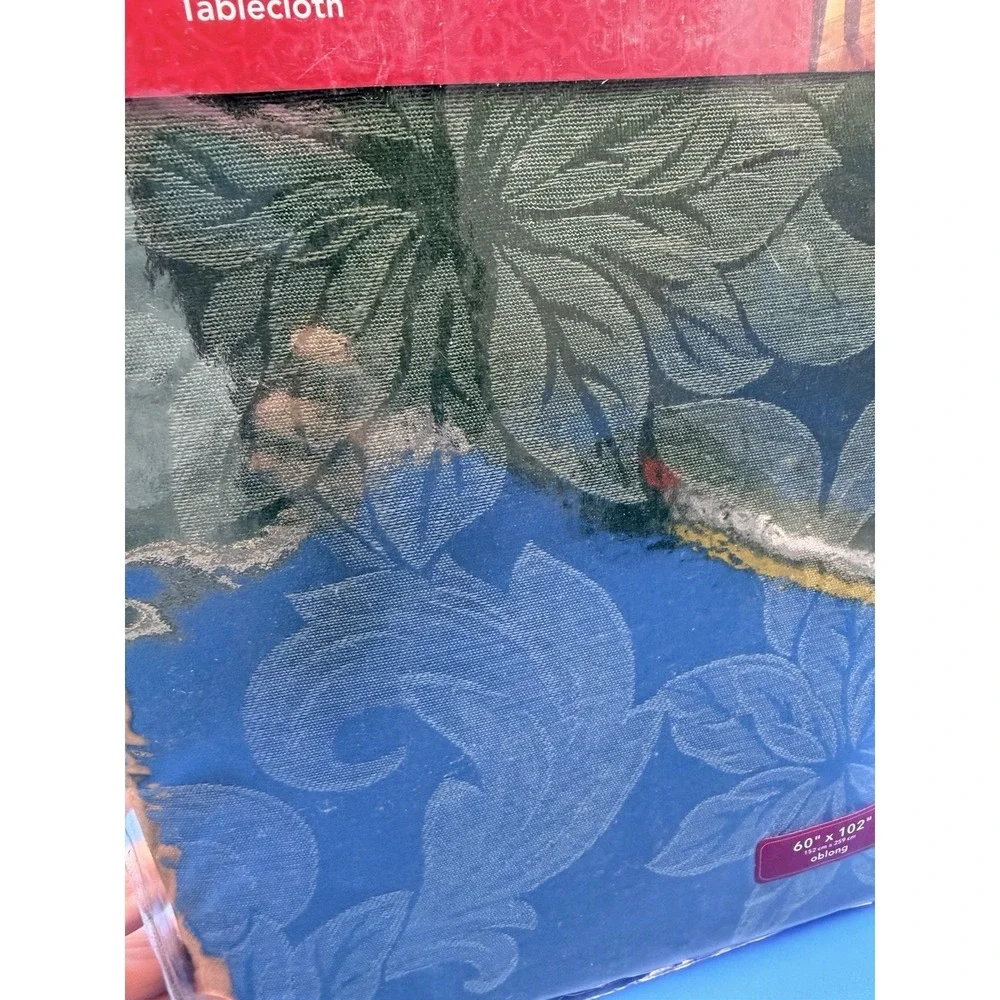 St Nicholas Square Traditions Christmas Tablecloth Green Poinsettia 60x102 NIP